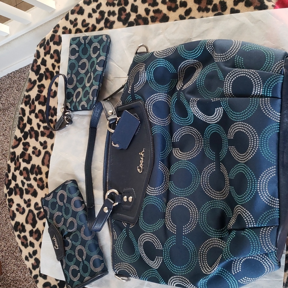 THIS ITEM HAS SOLD . NOT SURE WHY IT IS STILL LISTED